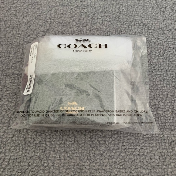 COACH mini wallet on chain - Picture 4 of 5